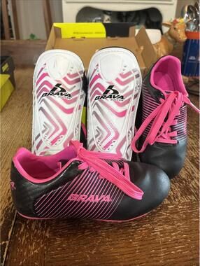 Brava Soccer Girl's Soccer Cleats Pink Black Size 10 D WITH SHIN GUARDS